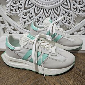 NWOT Adidas Retropy E5 Stylish Sneakers in Mint and White Womens 8.5